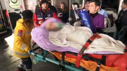 İstinat duvarı hastanenin bahçesine yıkıldı (2) - İSTANBUL