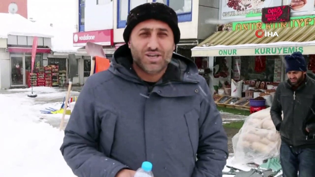 Varto esnafından 3 metrelik kardan adam