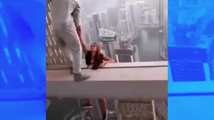 Ils jouent tellement avec leur vie pour une photo qu’il est difficile de regarder jusqu’au bout