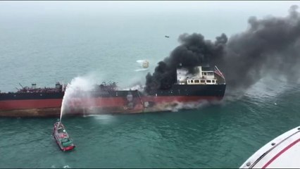 Un muerto en incendio de buque petrolero en Hong Kong