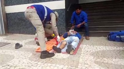 Pedreiro sofre queda durante reforma de prédio