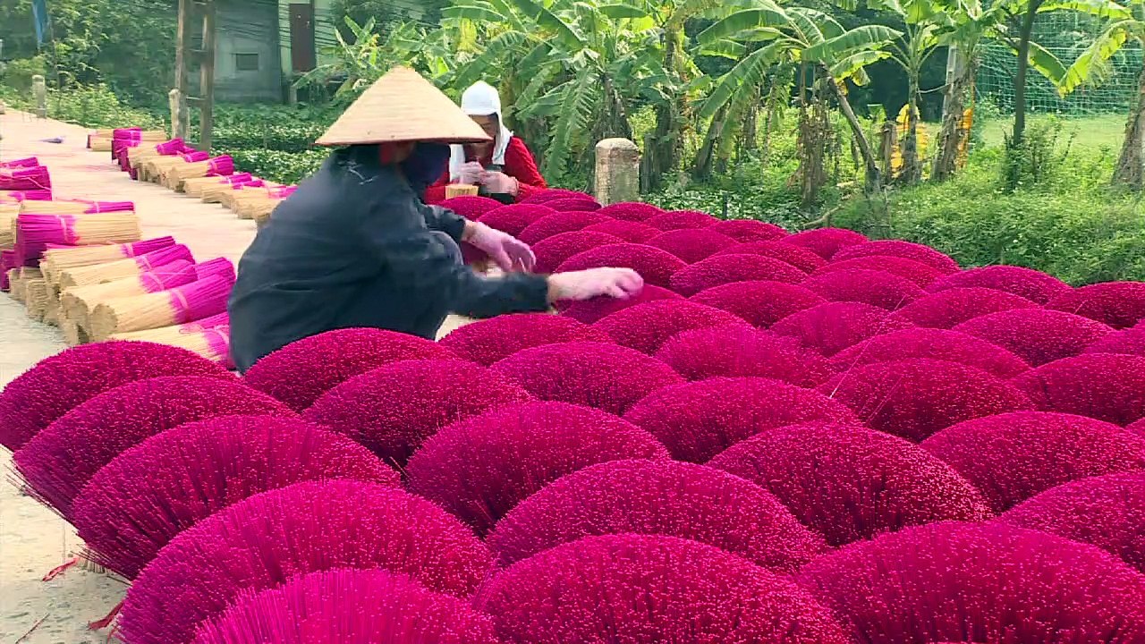 Au Vietnam, un "village d'encens" se prépare aux fêtes du Têt