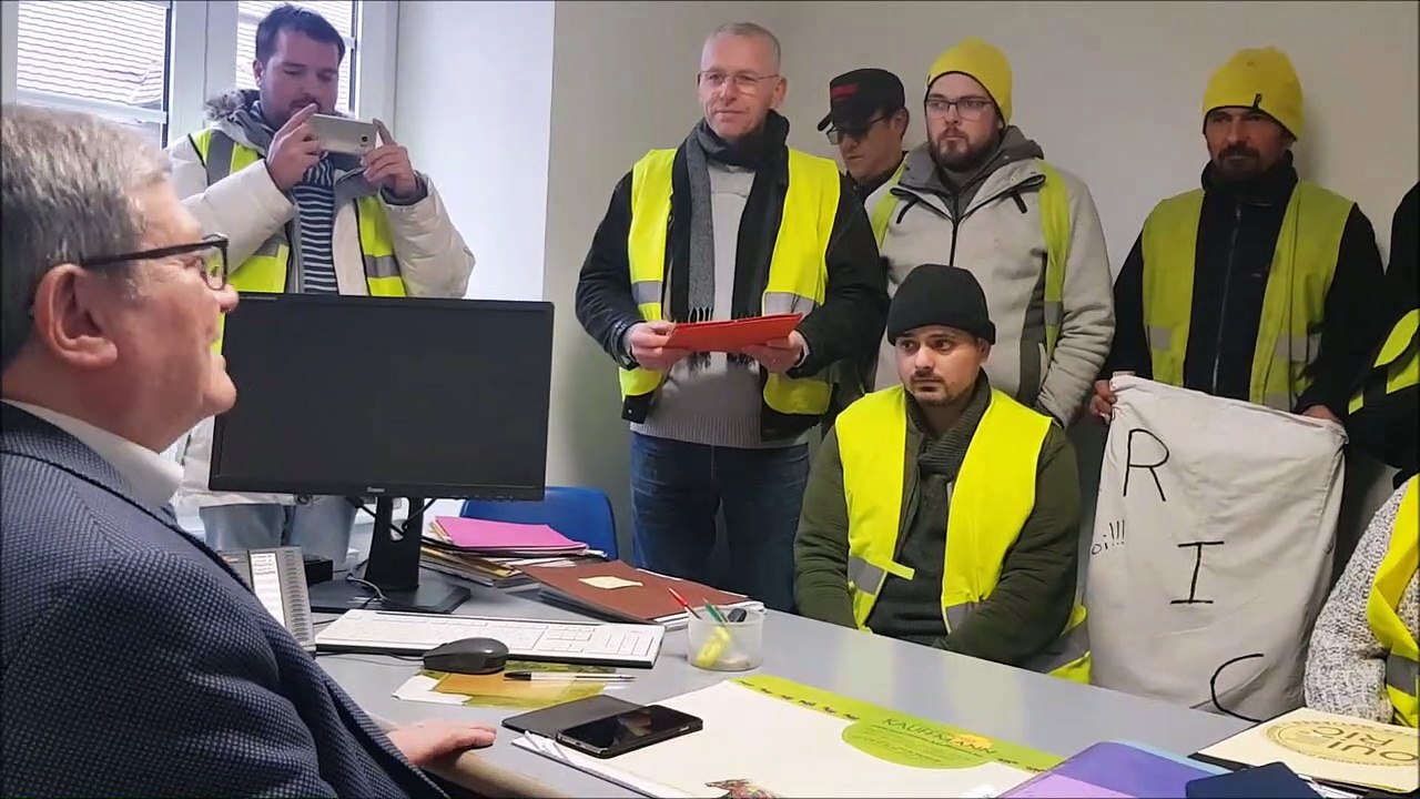 Altkirch: des gilets jaunes chez le député Reitzer
