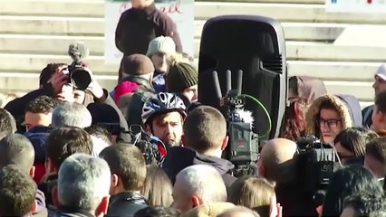 Pas Tiranes, protesta paralele dhe neper rrethe