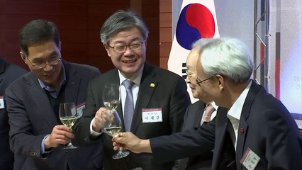 이재갑 장관, "경사노위에서 현안 해결 기대" / YTN