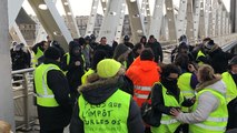 Brest. Les Gilets jaunes bloquent la levée du pont