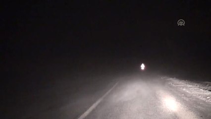 Tendürek Geçidi'nde Mahsur Kalan Tırlar Kurtarıldı