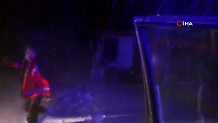 Kar ve tipi de Midibüste mahsur kalan  25 yolcu kurtarıldı