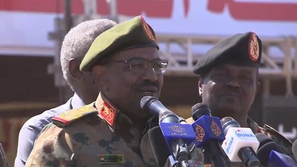 مظاهرات بالقضارف تطالب بإسقاط النظام والبشير يجدد اتهاماته "للعملاء"
