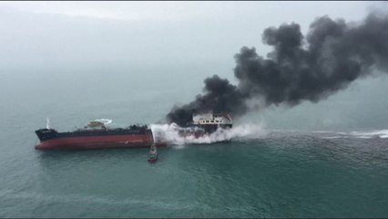 Un pétrolier en feu au large de Hong Kong