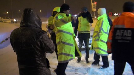 Kar ve tipi nedeniyle kapatılan yollar kontrollü olarak açıldı