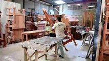 Panameños construyen enorme silla de madera para visita de papa