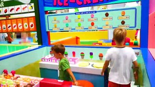 Vlad and Mama pretend play profession at the game center for kids