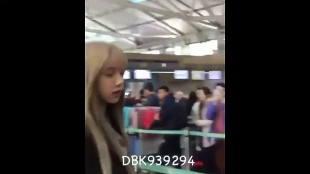 BLACKPINK LISA NEVER LOSE HER SMILE ALTHOUGH WE NEVER KNOW WHAT SHE FEELS INSIDE