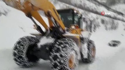 Siirt'te Karda Donmak Üzere Olan 5 Kişilik Aile Kurtarıldı