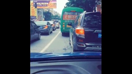 quand tu t ennuie dans les embouteillage en voiture