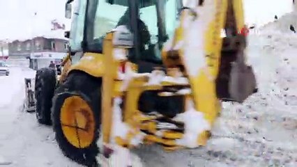 Varto’da kar yağışı ve fırtına hayatı olumsuz etkiliyor