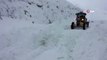 Ağrı’da kapanan köy yollarında karla mücadele çalışması devam ediyor