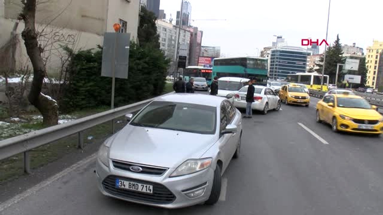 İstanbul- D-100 Karayolunu Kilitleyen Kaza, 4 Araç Birbirine Girdi