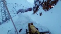 Siirt’te kar yağışı nedeniyle kapanan köy yolları için çalışma başlatıldı
