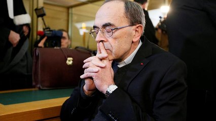 "Он украл моё детство и мою невинность"