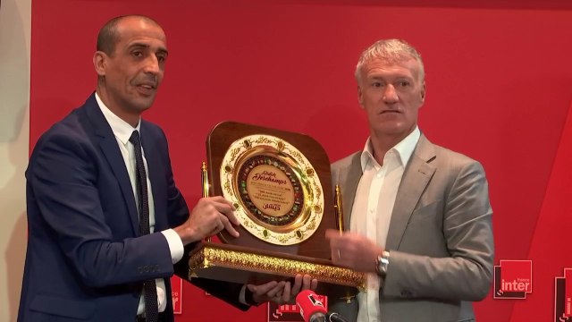 Didier Deschamps, prix du meilleur entraîneur de l’année par le quotidien algérien Le Buteur.