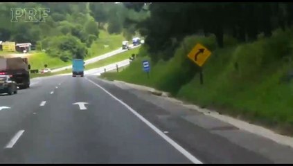 Após 63 km de fuga e tiros, PRF prende caminhoneiro que dirigia sob efeito de cocaína