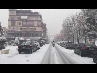 Report TV - Pogradeci zbardhet nga dëbora