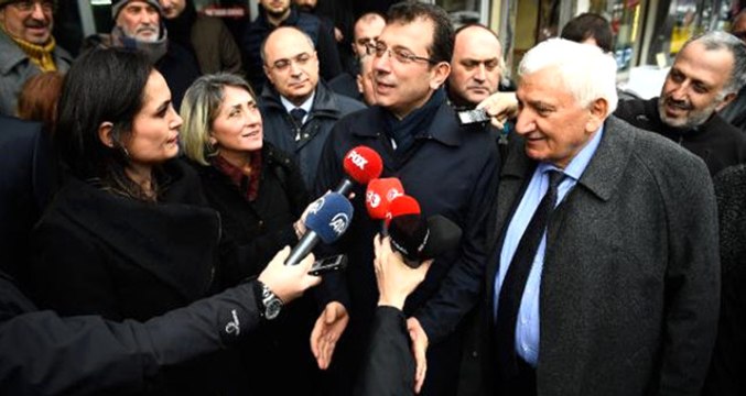 CHP'nin İstanbul Adayı Ekrem İmamoğlu, AK Parti Standını Ziyaret Etti