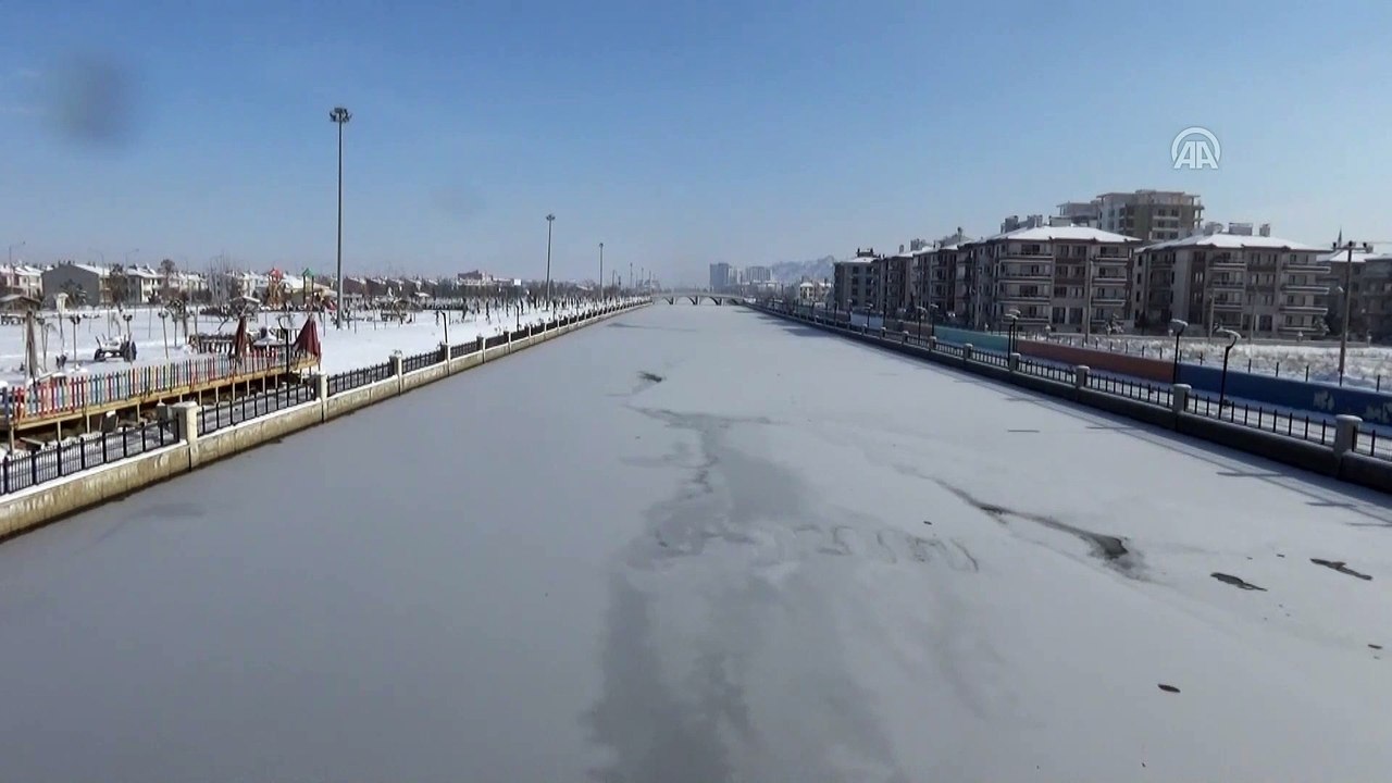 Akarçay buz tuttu - AFYONKARAHİSAR