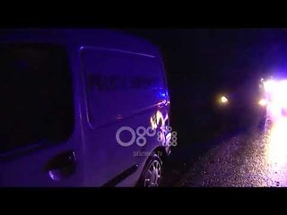 Ora News – "BMW"-ja del nga rruga në Lushnjë, një i vdekur e dy të plagosur