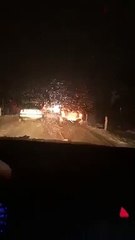 Aksident mes dy veturave në Pejë, njëra përfundon jashtë rruge