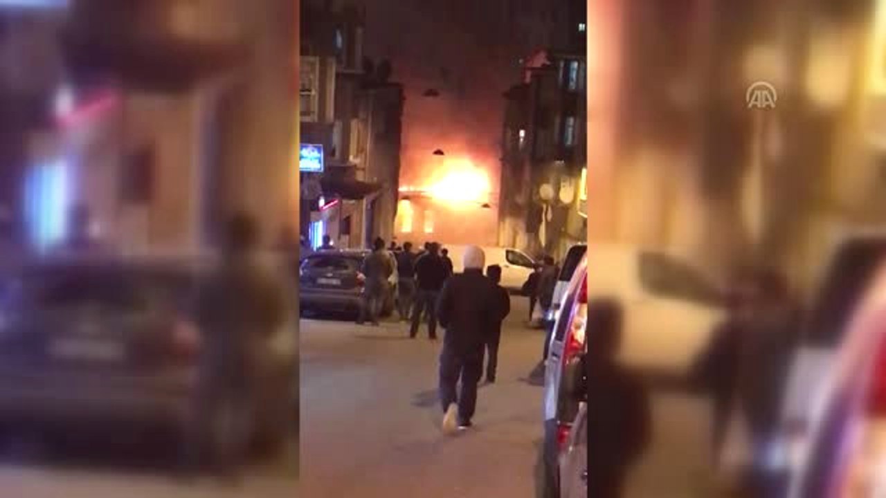 Beyoğlu'nda Metruk Binada Yangın