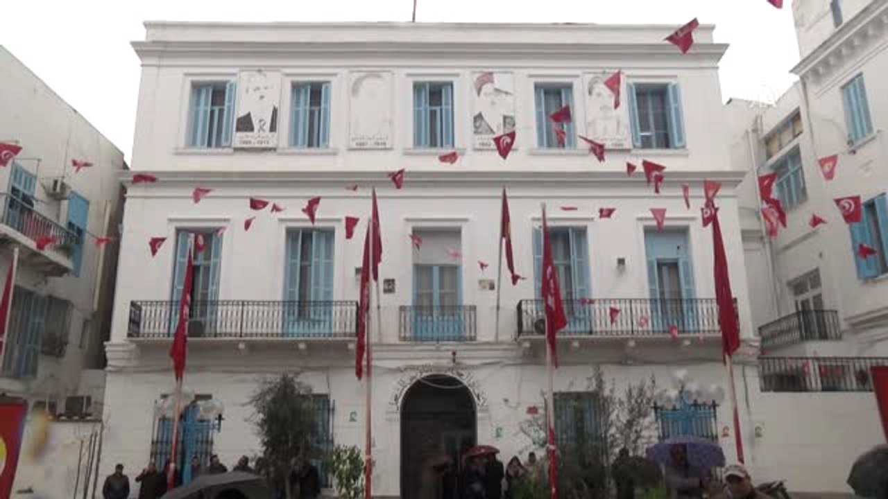 Tunus'ta Öğretmenlerden Maaş Protestosu