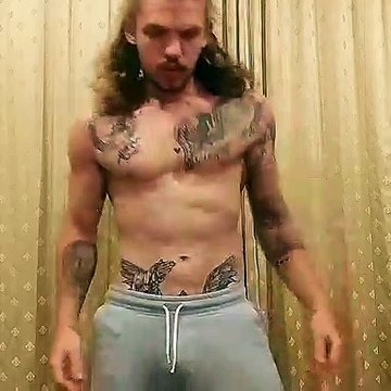 Il fait sa muscu... avec des bébés chats trop mignons !