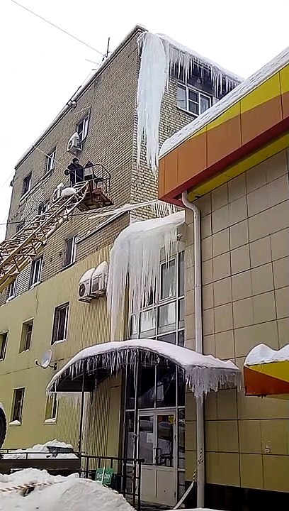Massive Icicle Removal Gone Wrong