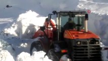 Sason'da kardan kapanan 49 köy yolunun 20'si ulaşıma açıldı