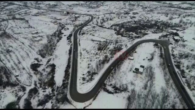 Qafë Thanë-Lin-Pogradec e mbuluar nga dëbora, pamje fantastike me dron