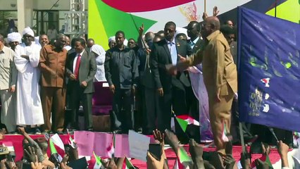 تجمع حاشد مؤيد للبشير في الخرطوم  وتظاهرة مناهضة له في أم درمان