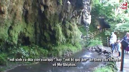 Giếng nước "ma quái" hóa mọi thứ thành đá trong tích tắc