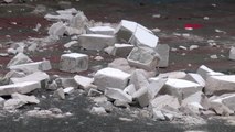 İstanbul- Kağıthane'de Lodos Çatı Uçurdu