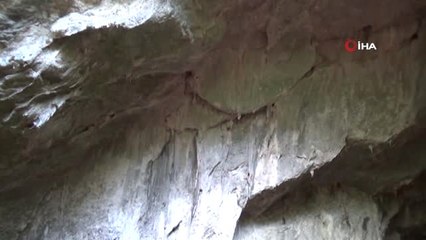 12 Bin Yıllık Mağaranın Duvarlarını Tahrip Ettiler