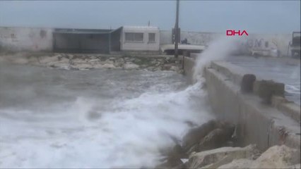 Silivri'de Fırtına Dev Dalgalar Oluşturdu