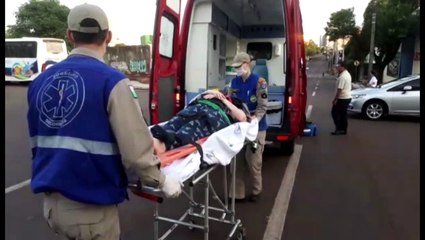 Mulher á atropelada por carro na Rua Barão do Cerro Azul