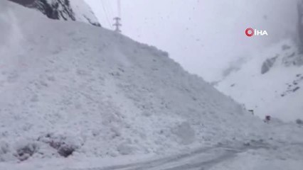 Çığ Böyle Geldi...çığın Altında Kalmaktan Son Anda Kurtuldular
