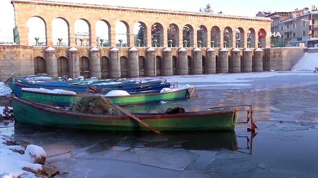 Beyşehir Gölü Milli Parkı’nda günbatımı ve kış manzarası