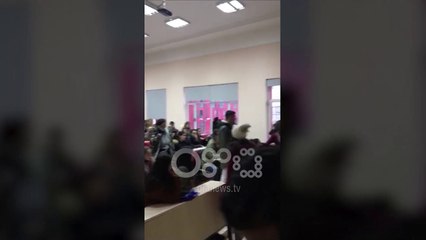 Ora News - Protesta e studentëve të Gazetarisë