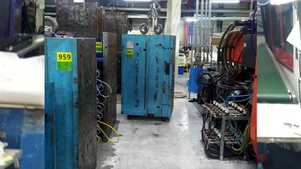 플라스틱 금형에 깔려 하청업체 직원 숨져 / YTN