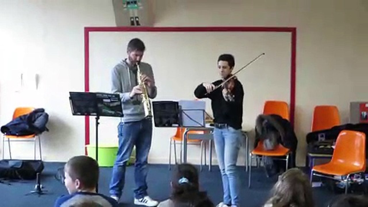 Pont-à-Mousson : le thème de Rocky joué devant les élèves de l'école Pompidou