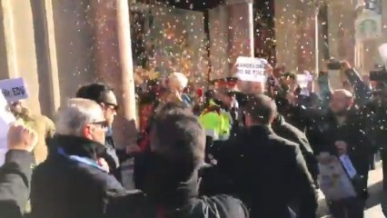 Taxistas de Élite Taxi escrachan a los directivos de las VTC en Barcelona